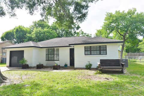Photo of 536 Castlelake Drive, Friendswood, TX 77546 (MLS # 93730292)
