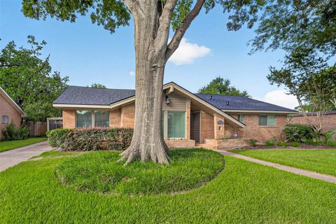 Photo of 5214 Starkridge Drive, Houston, TX 77035 (MLS # 79311155)