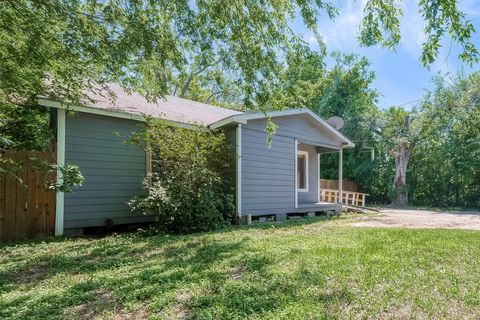 Photo of 4810 Carmen Street, Houston, TX 77033 (MLS # 41838715)