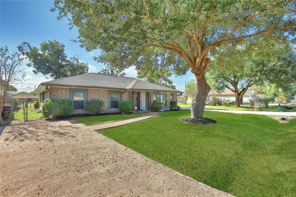 Photo of 3022 Sparrow Street, Houston, TX 77051 (MLS # 74559530)