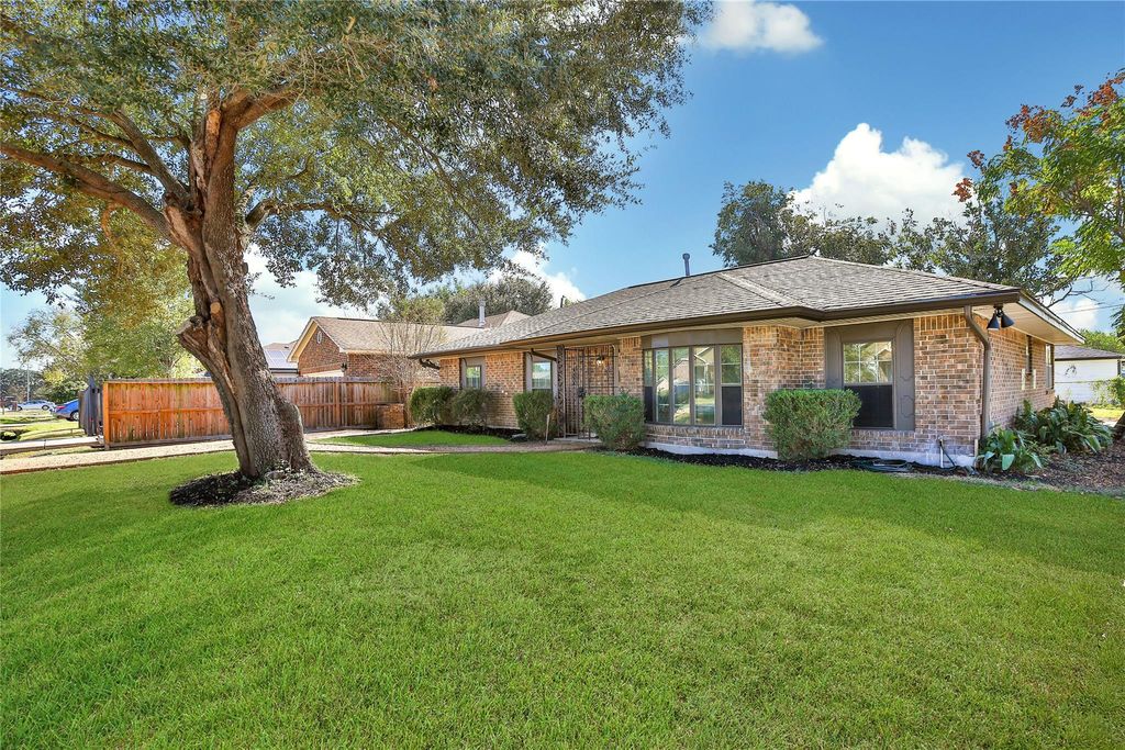 Photo of 3022 Sparrow Street, Houston, TX 77051 (MLS # 74559530)