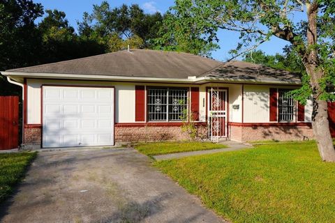 Photo of 2810 Tidewater Drive, Houston, TX 77045 (MLS # 1059193)