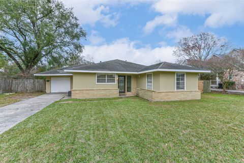 Photo of 405 N Burnett Drive, Baytown, TX 77520 (MLS # 72335697)