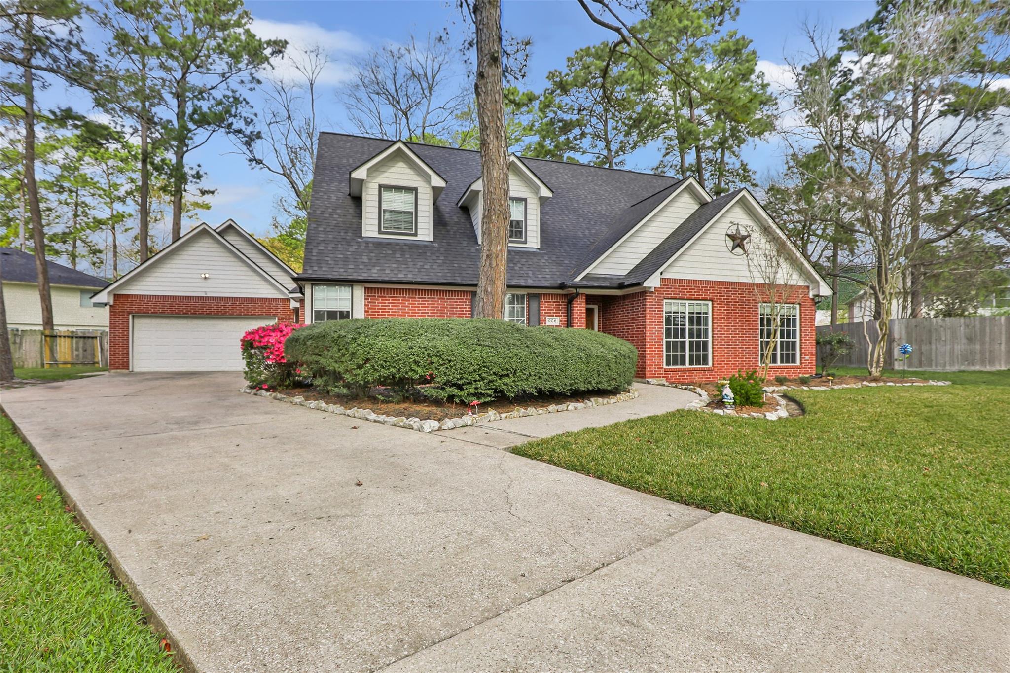 906 W Via Dora Court