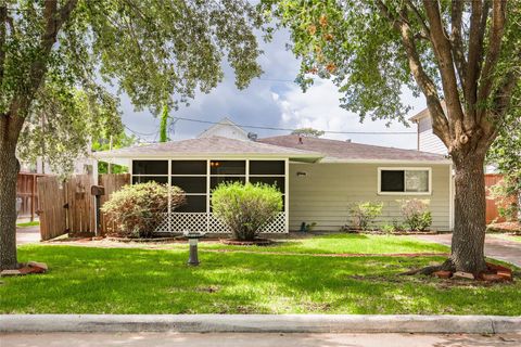 Photo of 1005 Rosepoint Street, Houston, TX 77018 (MLS # 63701991)