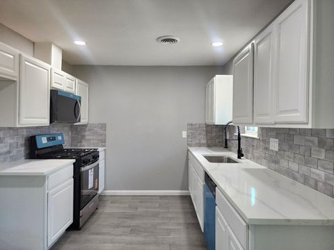 Photo of 5914 Newquay Street, Houston, TX 77085 (MLS # 69712064)