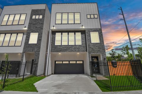 Photo of 2401 Chapman Street, Houston, TX 77009 (MLS # 56776515)