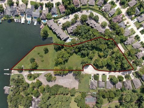 3.4 ACRES WATERFRONT Aspen Dr Walden Montgomery TX 77356