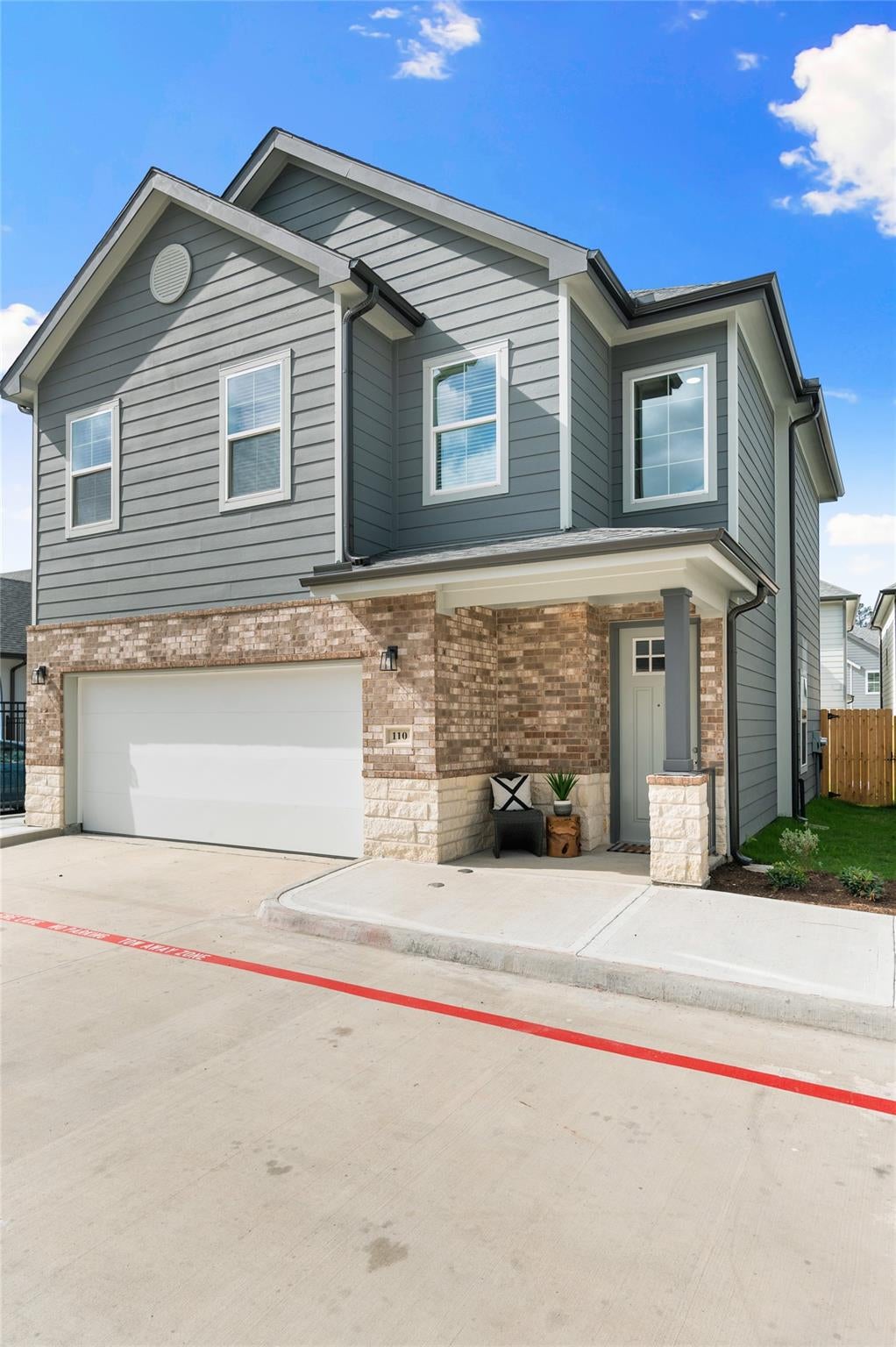 28325-318 Birnham Woods Drive