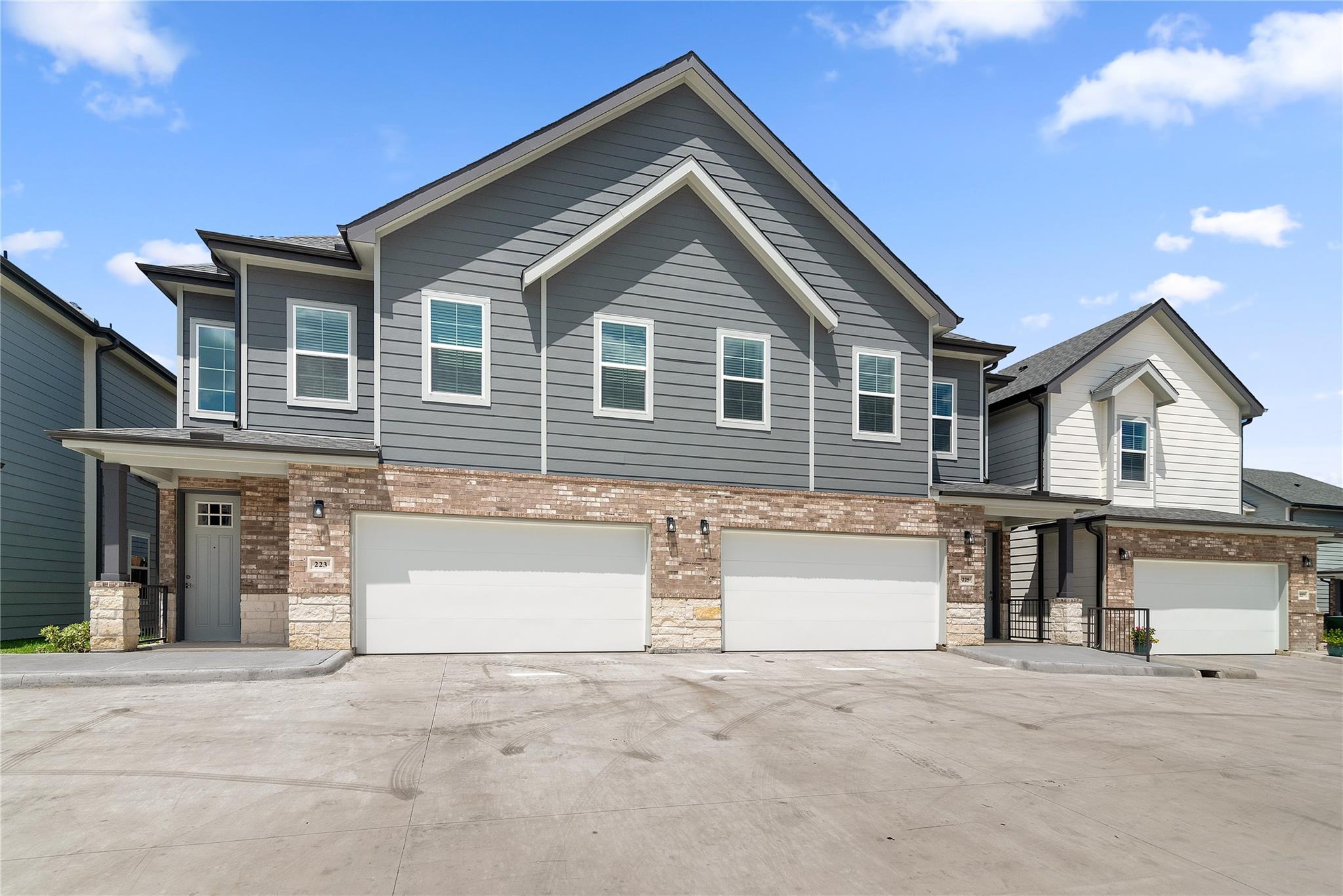 28325-318 Birnham Woods Drive