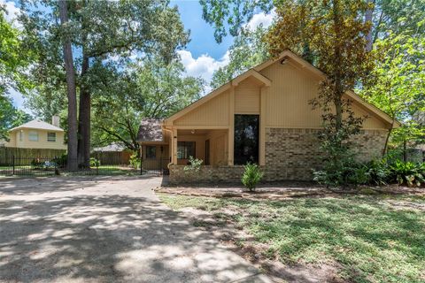 Photo of 1906 Woodhue Drive, Houston, TX 77386 (MLS # 51689090)
