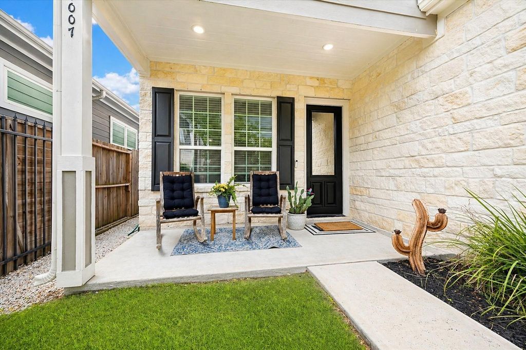 Photo of 1007 E 32nd Street, Houston, TX 77022 (MLS # 51320032)