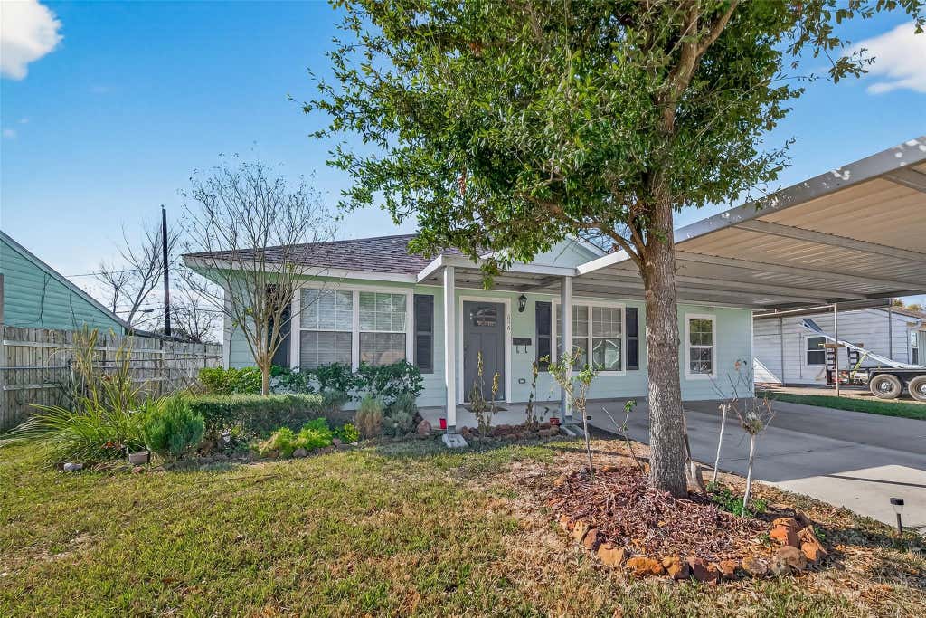 Photo of 606 Alastair Drive, Pasadena, TX 77506 (MLS # 23732211)
