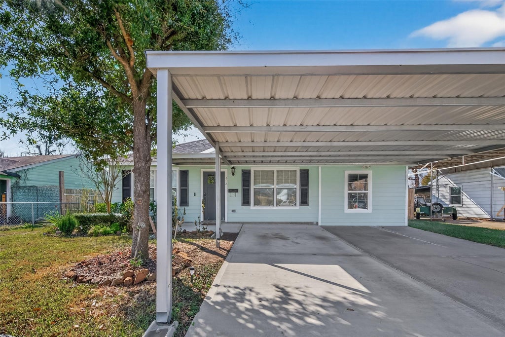 Photo of 606 Alastair Drive, Pasadena, TX 77506 (MLS # 23732211)