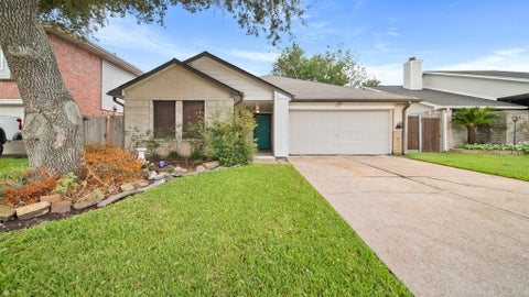 Photo of 2012 Sandy Knoll Drive, Missouri City, TX 77489 (MLS # 25938161)