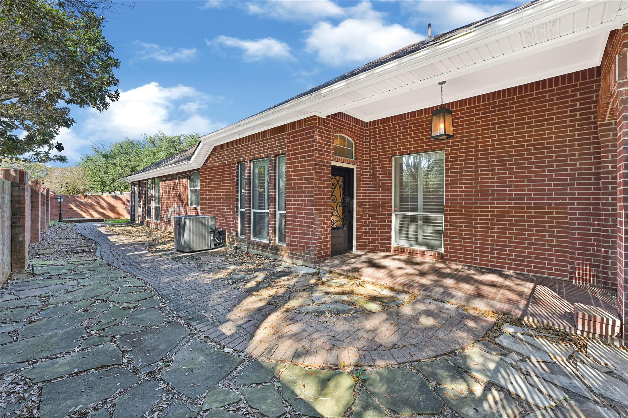6403 Parkriver Crossing