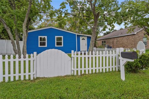 Photo of 1101 8th Avenue N, Texas City, TX 77590 (MLS # 7943632)