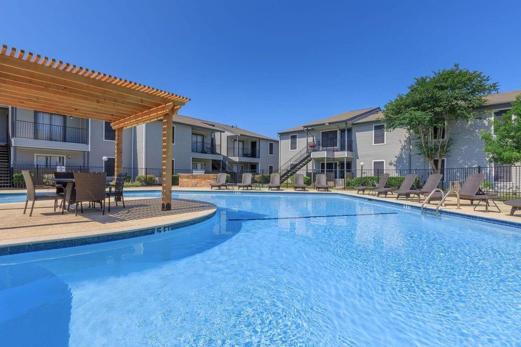 Photo of 420 Garland Drive #410, Lake Jackson, TX 77566 (MLS # 27725915)