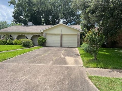 Photo of 6742 Indian Lake Drive, Houston, TX 77489 (MLS # 12205142) Photo of 6742 Indian Lake Drive, Houston, TX 77489 (MLS # 12205142)
