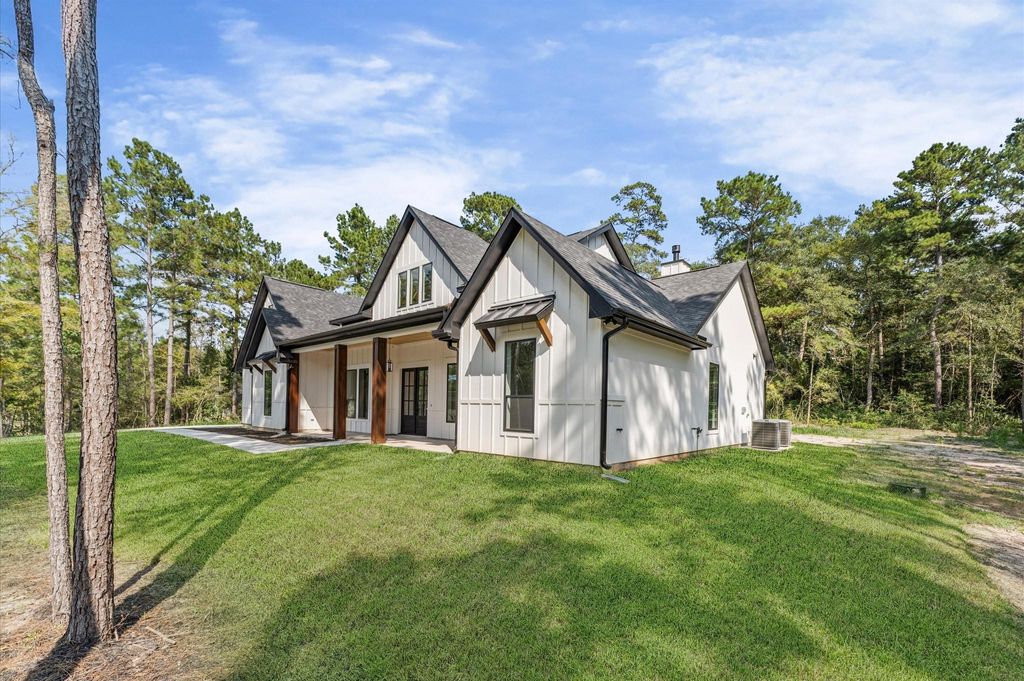 Photo of 118 Ranger Road, Huntsville, TX 77340 (MLS # 26128887)