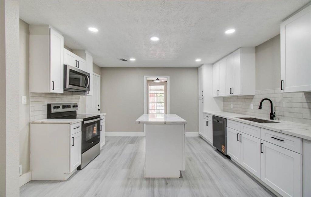 Photo of 1007 San Jacinto Street St, Highlands, TX 77562 (MLS # 32859105)