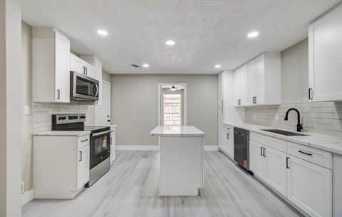 Photo of 1007 San Jacinto Street St, Highlands, TX 77562 (MLS # 32859105) Photo of 1007 San Jacinto Street St, Highlands, TX 77562 (MLS # 32859105)