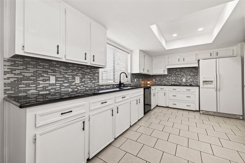 Photo of 3031 Shawnee Drive, Sugar Land, TX 77479 (MLS # 73714806)