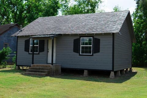 Photo of 1611 Bailey Street, Wharton, TX 77488 (MLS # 85313547)