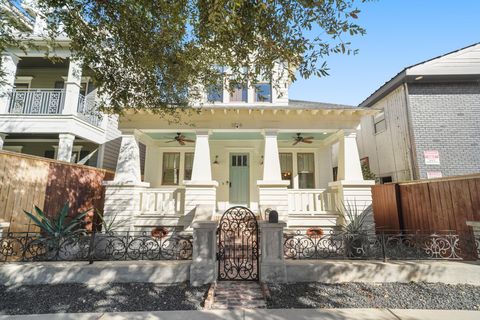 Photo of 1016 Rutland Street, Houston, TX 77008 (MLS # 67034520)