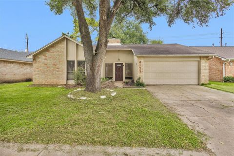 Homes For Rent - 3127 Wagon Trail Drive<br/> Sugar Land, TX 77479