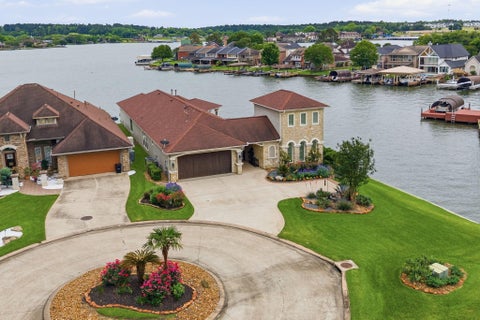 Homes For Sale - 9305 Old River Court<br/> Montgomery, TX 77356