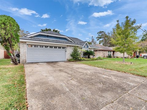 327 Enfield Drive Highlands TX 77562