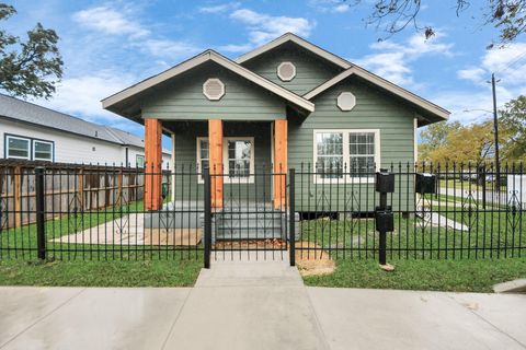 Photo of 4102 Engelke Street, Houston, TX 77003 (MLS # 72829081)