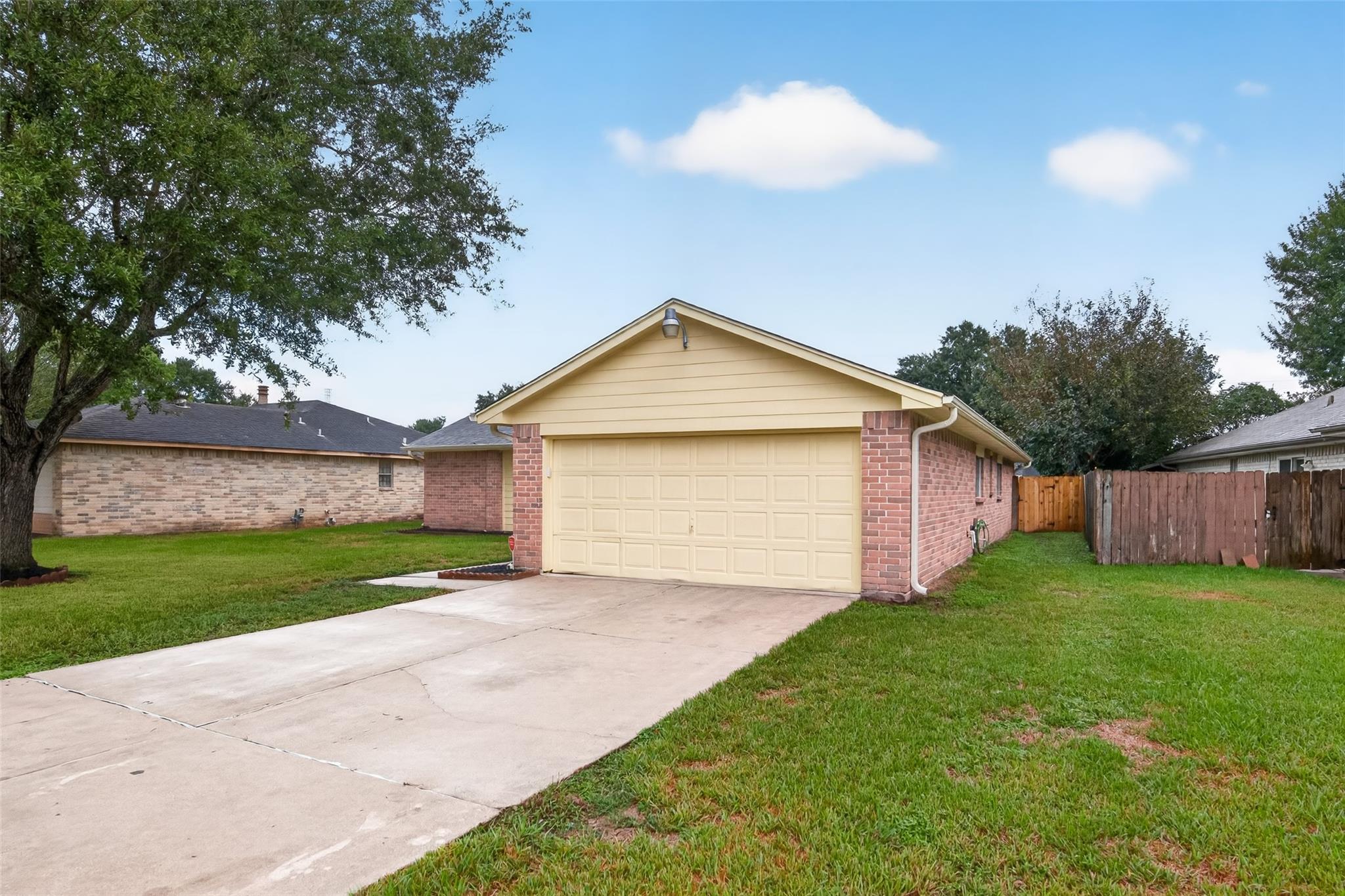 2711 Dove Country Drive