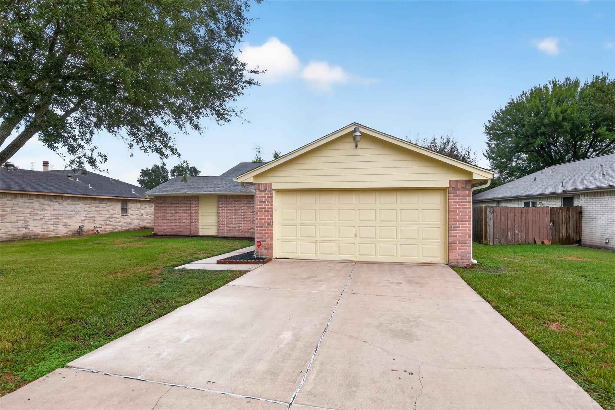 2711 Dove Country Drive