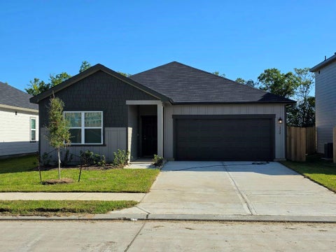 Homes For Sale - 332 Stone Crossing Drive<br/> Liberty, TX 77575
