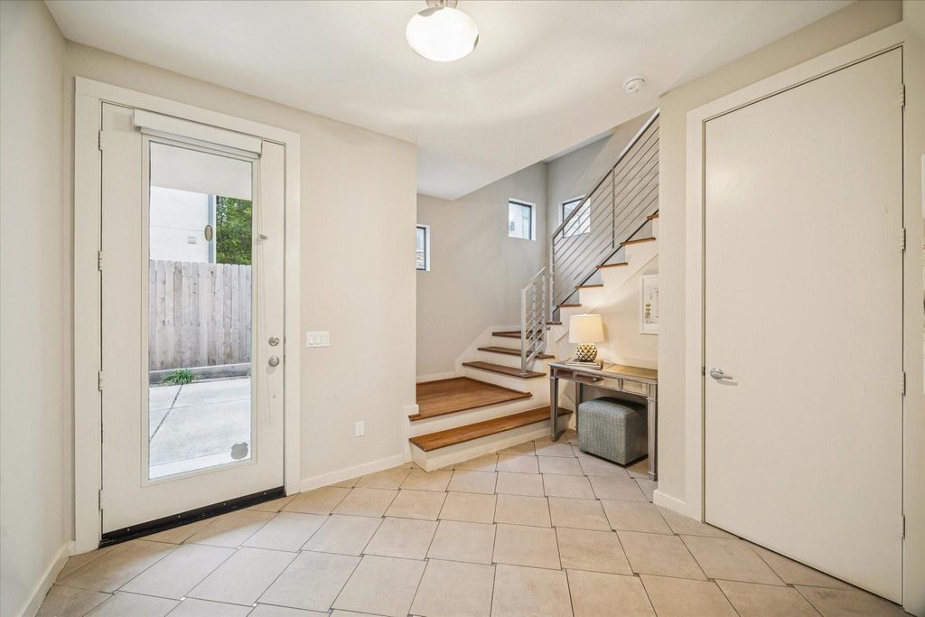 Photo of 220 Detering Street, Houston, TX 77007 (MLS # 95590088)