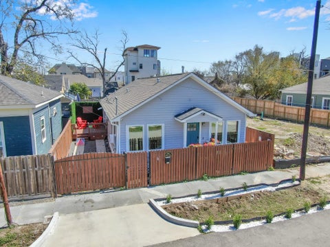 Photo of 1614 Hickory Street, Houston, TX 77007 (MLS # 15040057)