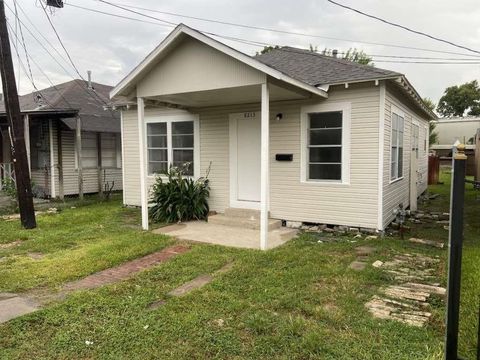 Photo of 8213 E Erath Street, Houston, TX 77012 (MLS # 91417215)