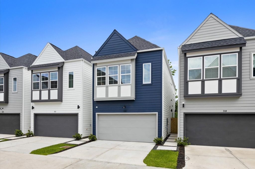 Photo of 326 Neyland Street, Houston, TX 77022 (MLS # 40252600)