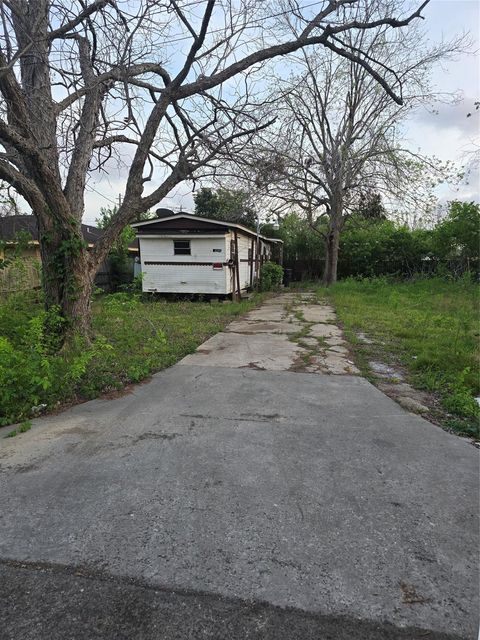 Homes For Sale - 428 1/2 N Carolina Street<br/> Houston, TX 77029