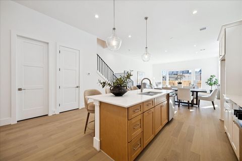 Photo of 1524 W 21st St St, Houston, TX 77008 (MLS # 62236510)