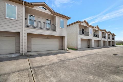 Photo of 20 Evanston Street, Houston, TX 77015 (MLS # 72982240)