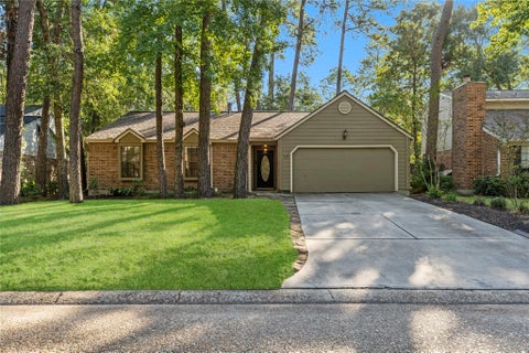 Photo of 17 S Greenbud Court, The Woodlands, TX 77380 (MLS # 82491502)