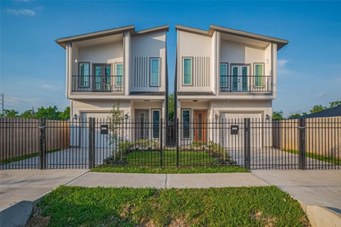 Townhouse For Sale - 3542 Mt  Pleasant Steet St<br/> Houston, TX 77021