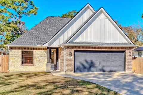Photo of 136 Atlanta Avenue, Nederland, TX 77627 (MLS # 12878117)