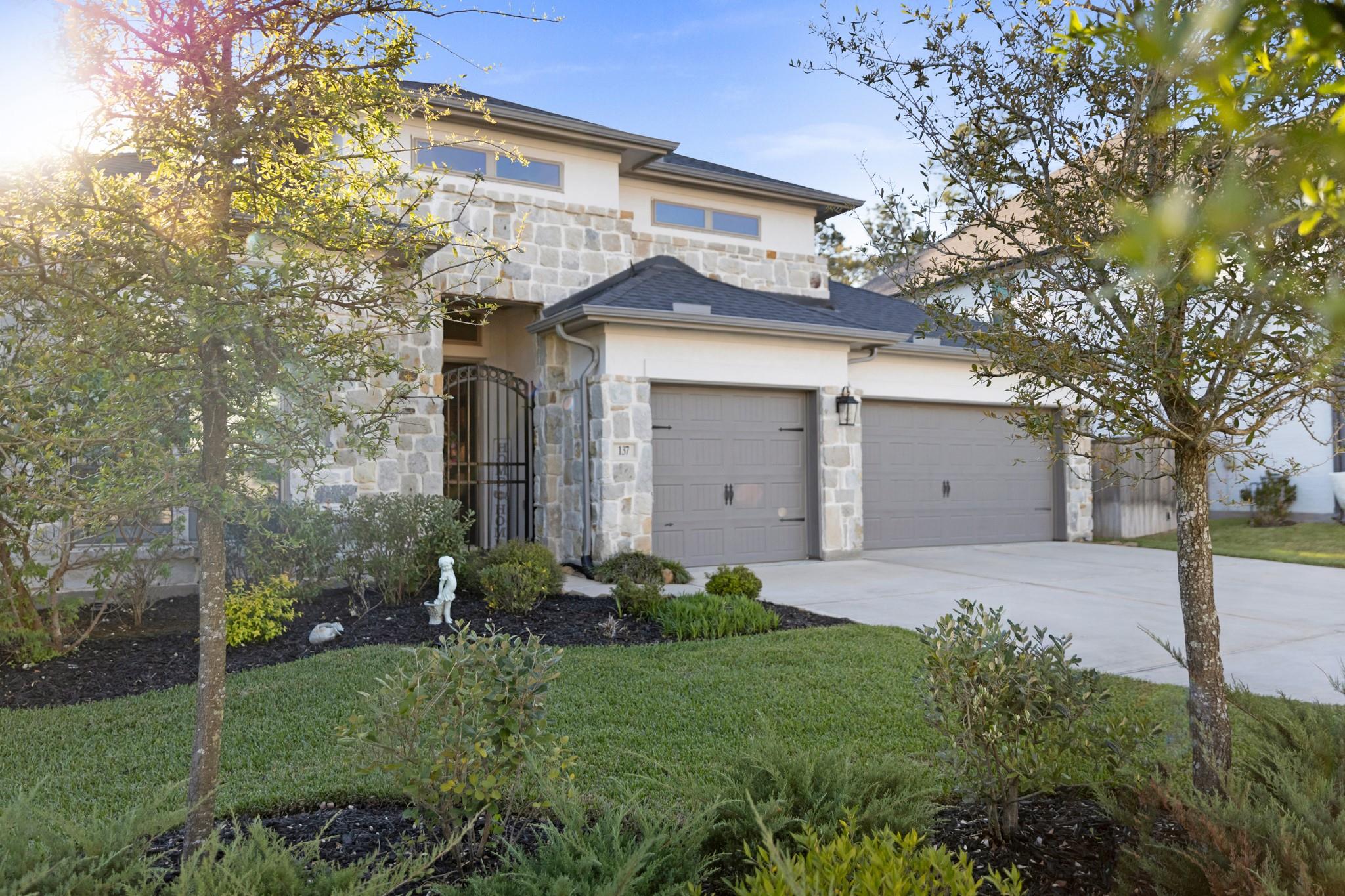 137 Sweeping Valley Drive