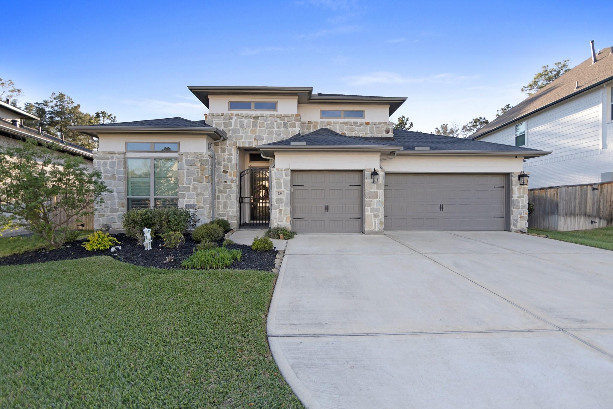137 Sweeping Valley Drive