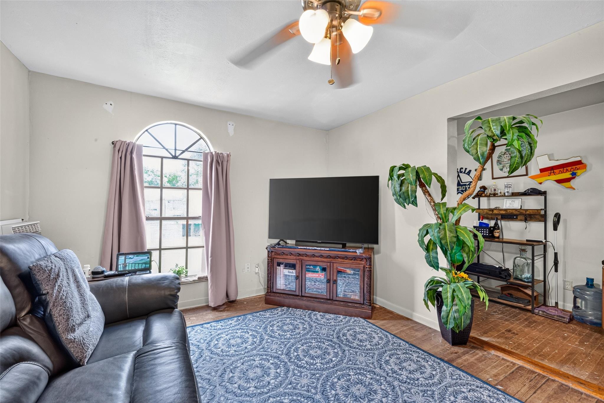 1715 W Humble Street
