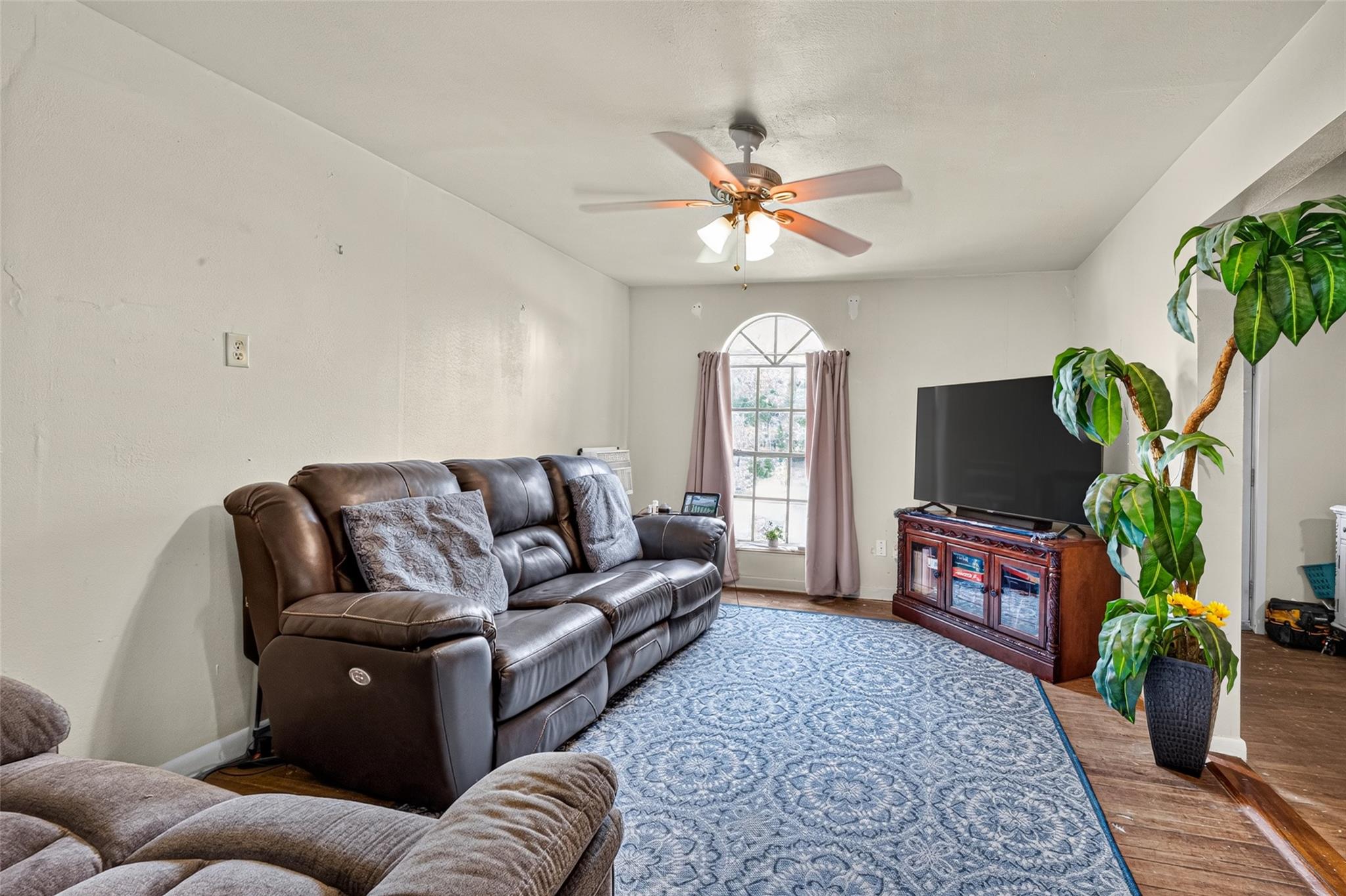 1715 W Humble Street